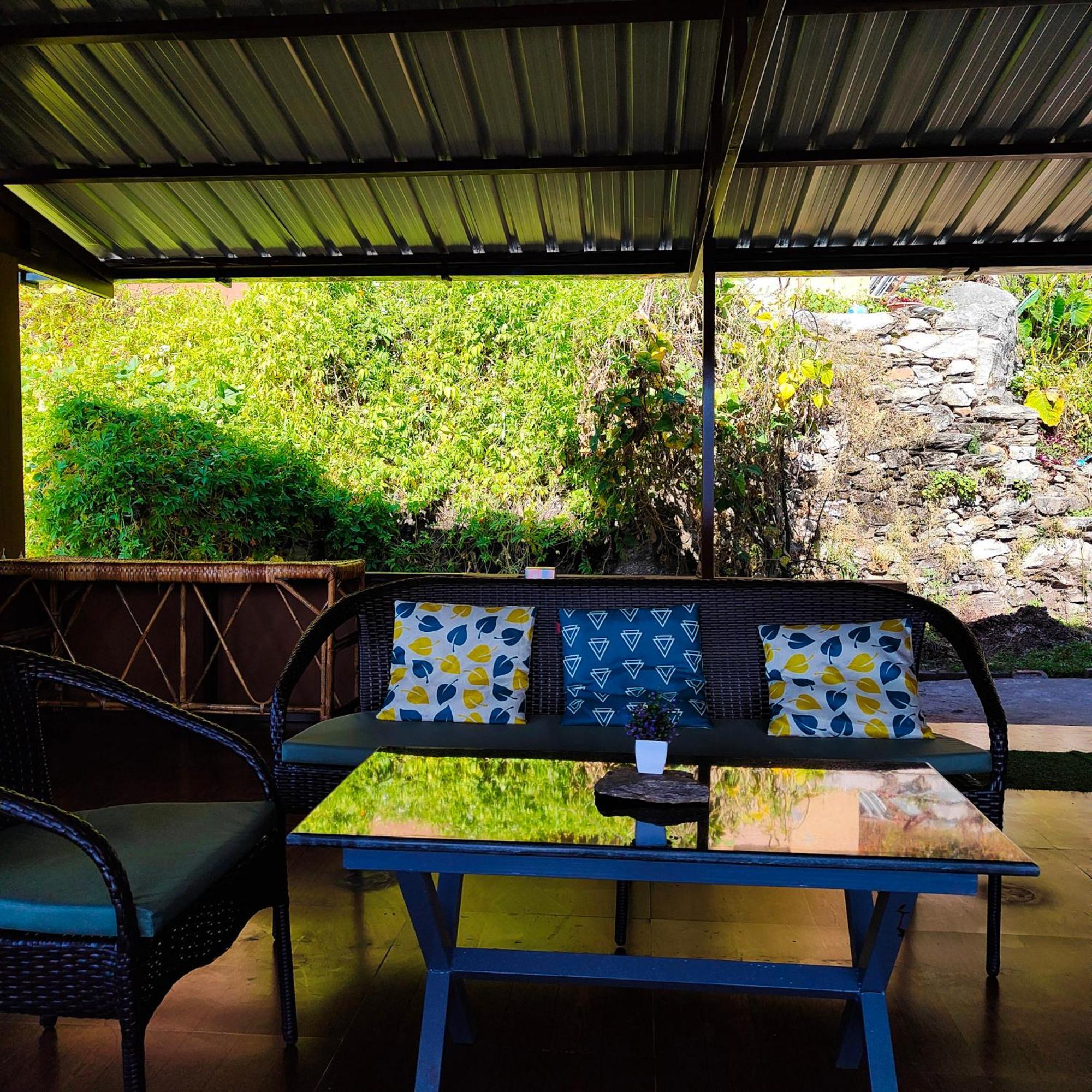 Cafe Buransh Vila Sari Exterior foto
